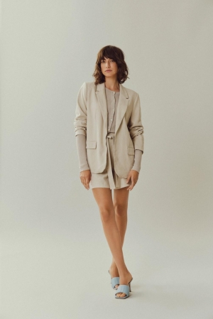 FEATHER GRAY