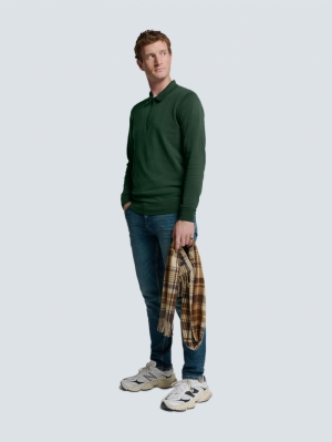 DARK GREEN