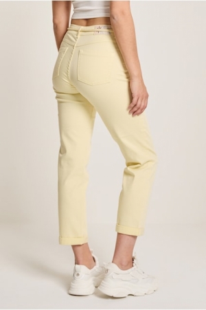  SOFT YELLOW
