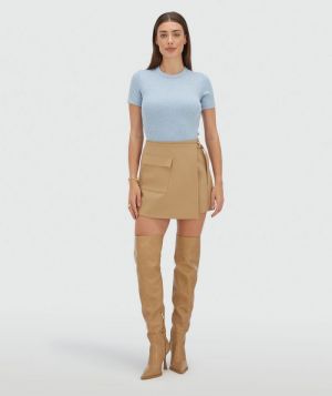  LIGHT BROWN