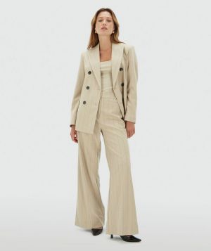  LIGHT BEIGE